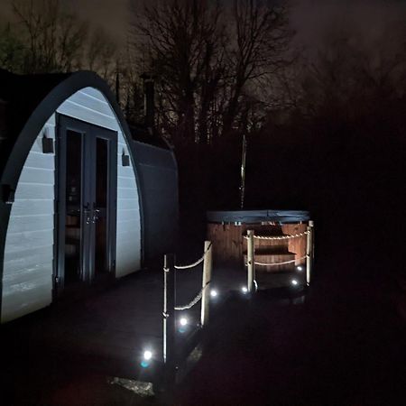 Villa Emlyn'S Coppice - Luxury Woodland Glamping Holywell  Esterno foto
