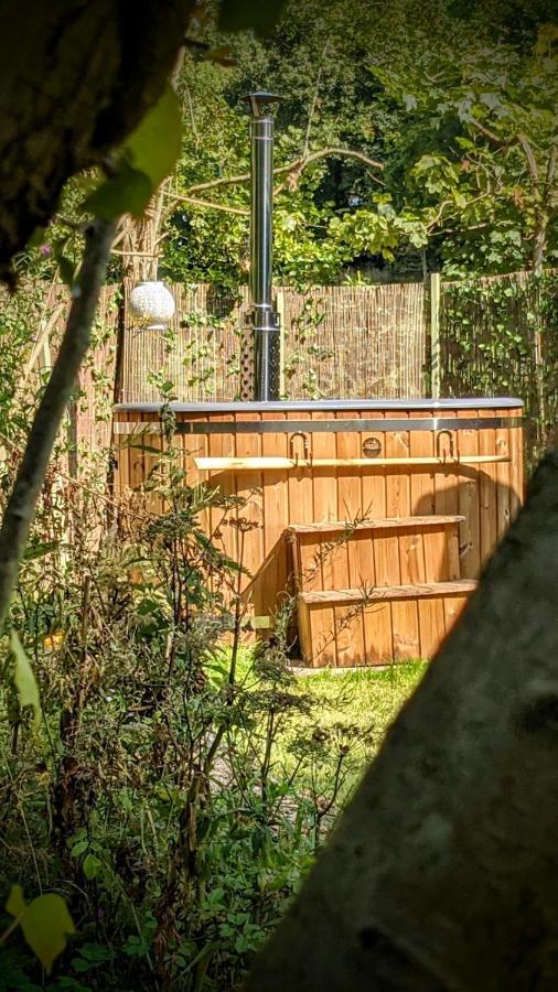 Villa Emlyn'S Coppice - Luxury Woodland Glamping Holywell  Esterno foto