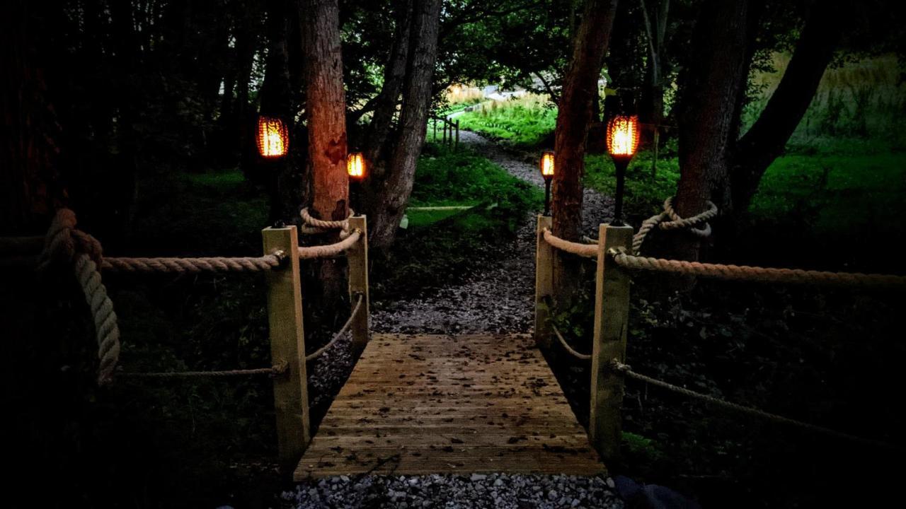 Villa Emlyn'S Coppice - Luxury Woodland Glamping Holywell  Esterno foto