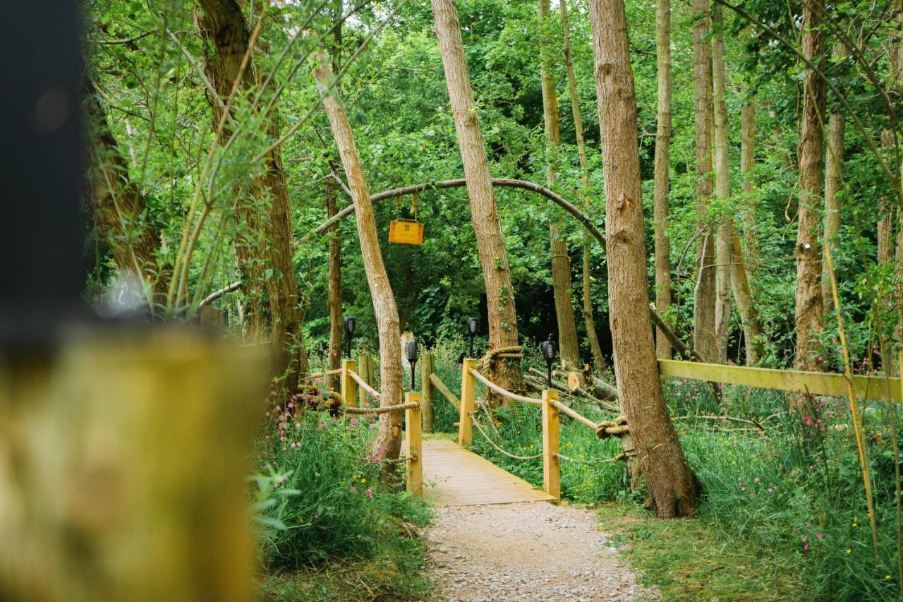 Villa Emlyn'S Coppice - Luxury Woodland Glamping Holywell  Esterno foto