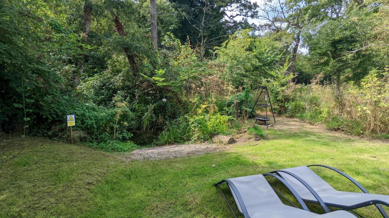 Villa Emlyn'S Coppice - Luxury Woodland Glamping Holywell  Esterno foto
