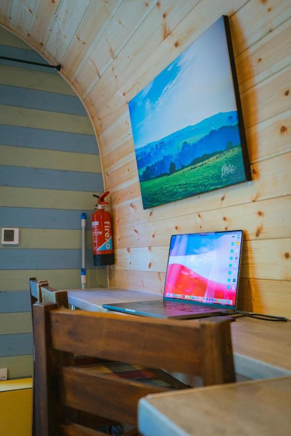 Villa Emlyn'S Coppice - Luxury Woodland Glamping Holywell  Esterno foto