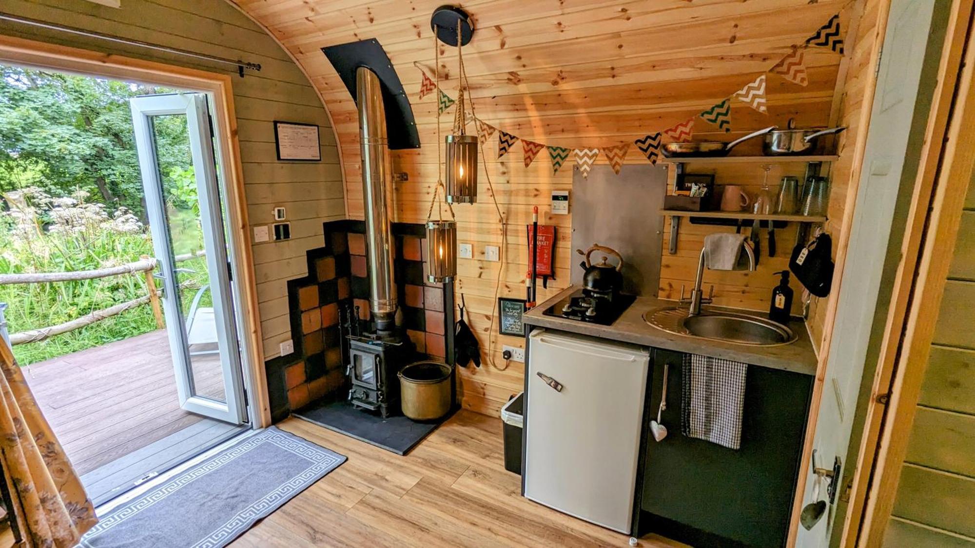 Villa Emlyn'S Coppice - Luxury Woodland Glamping Holywell  Esterno foto
