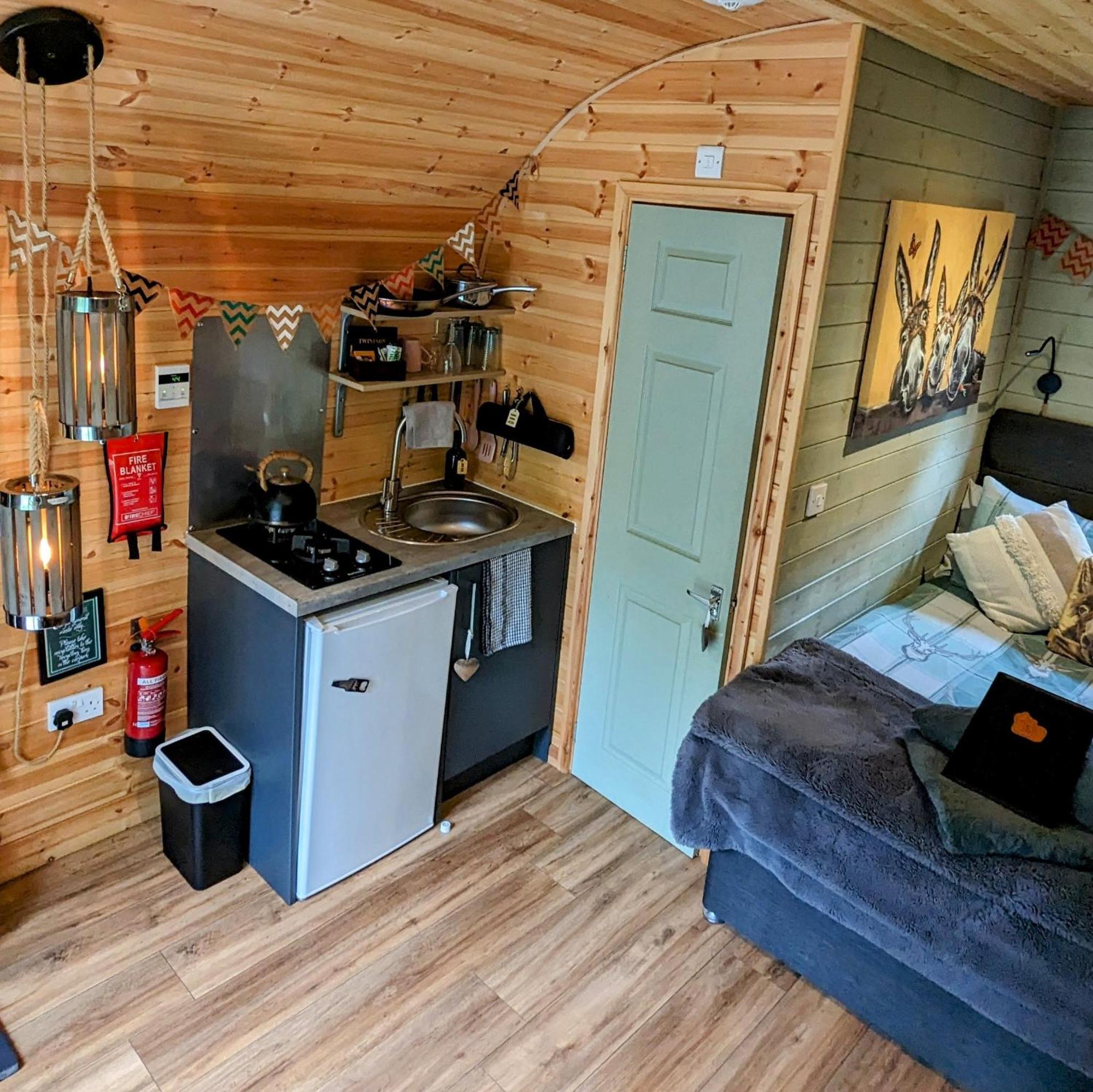 Villa Emlyn'S Coppice - Luxury Woodland Glamping Holywell  Esterno foto