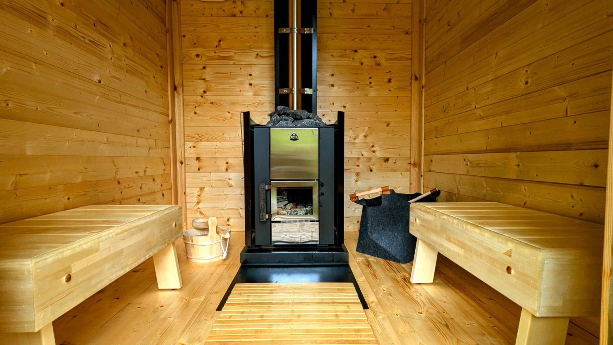 Villa Emlyn'S Coppice - Luxury Woodland Glamping Holywell  Esterno foto