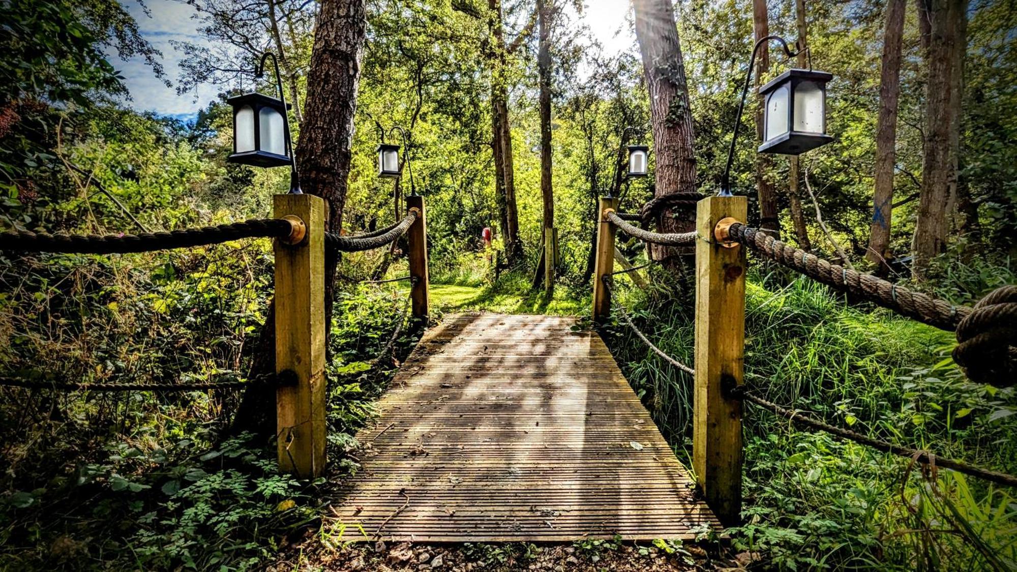 Villa Emlyn'S Coppice - Luxury Woodland Glamping Holywell  Esterno foto