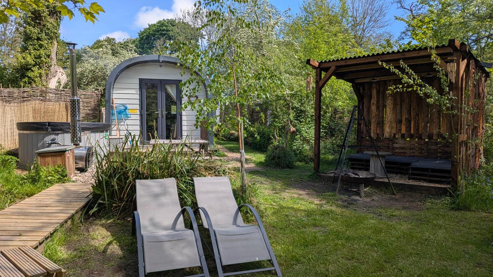 Villa Emlyn'S Coppice - Luxury Woodland Glamping Holywell  Esterno foto